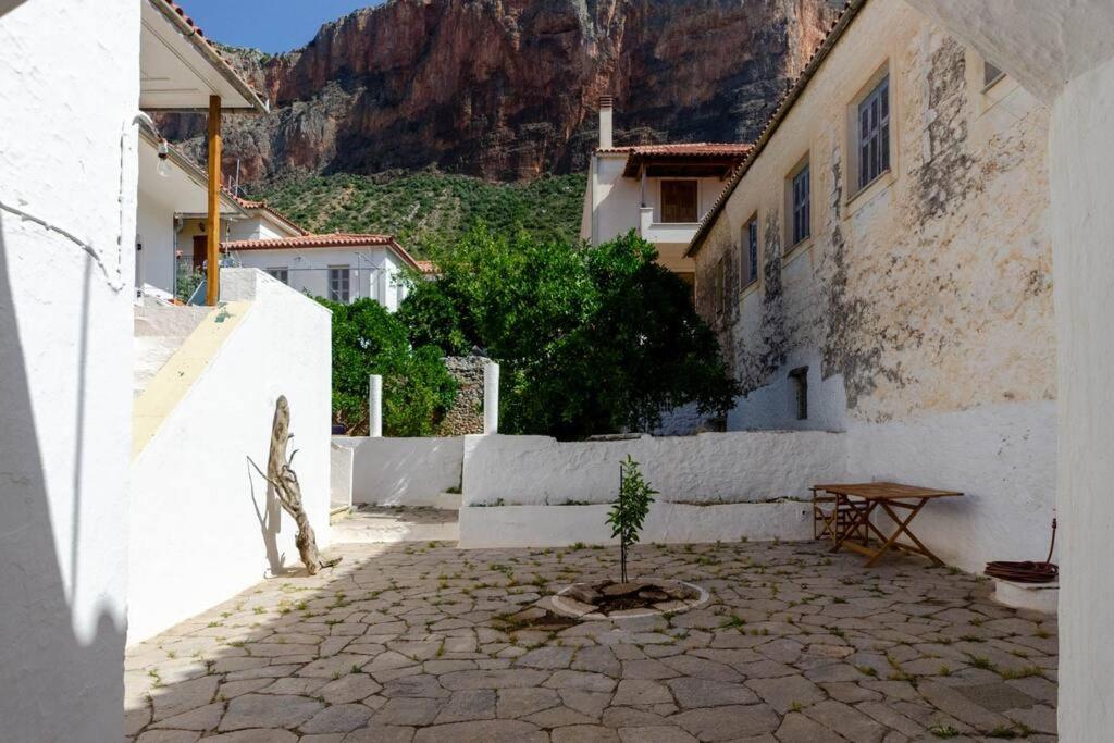Skounas Holiday home *